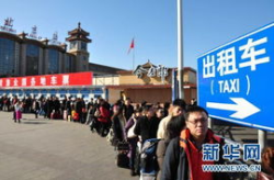 各地返程高峰,多地交通压力增大，交警全力保障出行安全