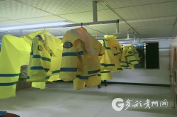 自收纳口袋雨衣,便携出行必备神器