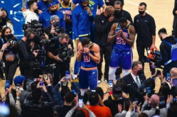 库里加冕历史三分王,库里成就NBA历史三分王辉煌时刻